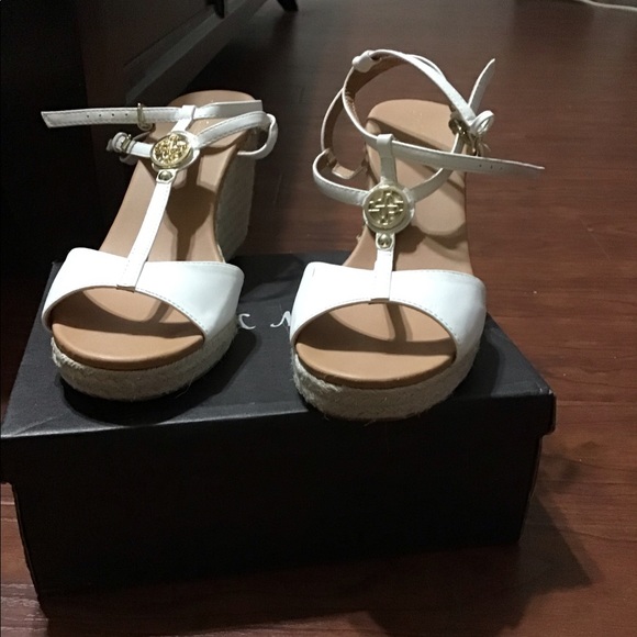 Open toed white espadrilles - Picture 1 of 3